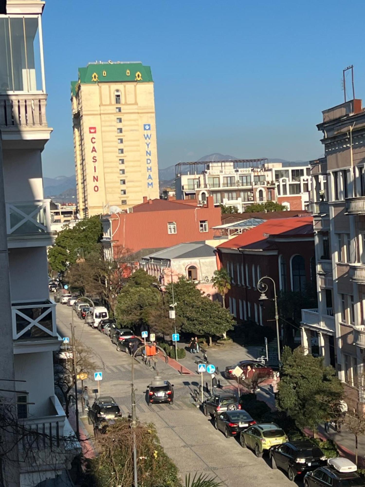 Апартаменты От Зуры Batumi Exterior photo